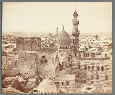 Egypte. Caïro. Uitzicht op een van de moskeeën door James Robertson