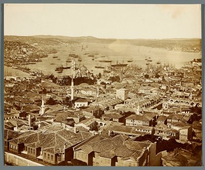 “De Bosporus” [Istanbul. Panorama van de stad - uitzicht in de richting van de Bosporus] door James Robertson