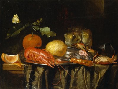 Een rivierkreeft, garnalen en een citroen op een tinnen bord op een gedekte tafel door Jan Davidsz de (after) Heem