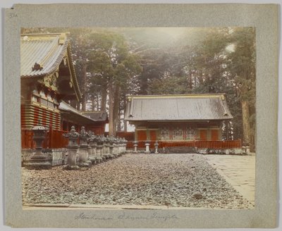 Opslaghuizen in Tōshō-gū, Nikko, Japan (handgekleurde zwart-wit foto) door Japanese Photographer