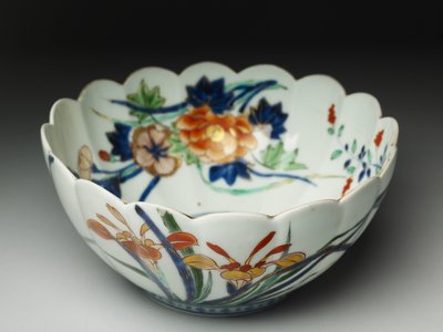 Kom met gegolfde zijkanten en een geschulpte rand, ko-Imari aardewerk, ca. 1770-20 door Japanese School