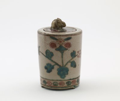 Cilindrische wierookbrander met konijn op deksel, Edo-periode of Meiji-periode door Japanese School