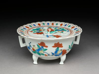 Koro kom met een plat deksel, Kakiemon verwant aardewerk, 1680-1700 door Japanese School