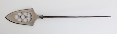 Yanone (pijlpunt) van plat type (hirane) met geperforeerd ontwerp van kersenbloesems door Japanese School