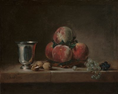 Stilleven met Perziken, een Zilveren Beker, Druiven en Walnoten door Jean Baptiste Simeon Chardin