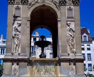 Architectuur: detail van de fontein van de Onschuldigen die de nimfen voorstelt. Ontworpen door architecten Jean Goujon, Augustin Pajou en Pierre Lescot. 1546-1549. Place Joachim du Bellay, Parijs. door Jean and Lescot Pierre Goujon