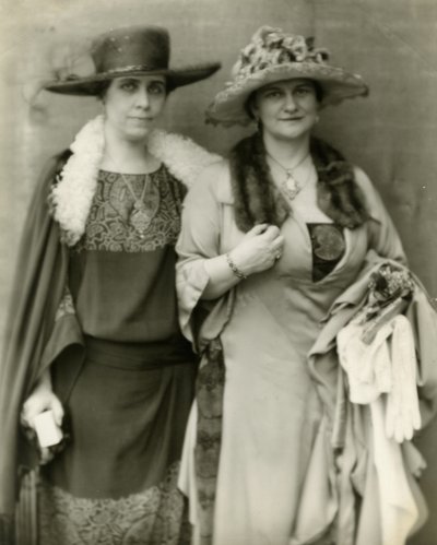 Mevrouw Coolidge & haar vriendin mevrouw Frances Parkinson Keyes, 1924 door Jessie Tarbox Beals