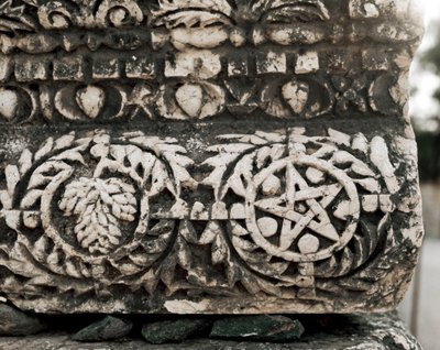 Detail van kapiteel met de Davidster, 2e-3e eeuw door Jewish School