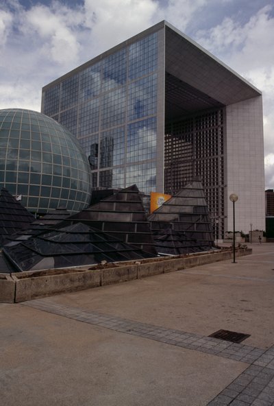 Gebouwen in de wijk La Defense, Parijs, Ile-de-France, Frankrijk, Detail door Johan Otto von & Andreu Paul (1938 2018) Spreckelsen