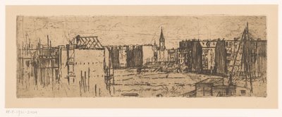 Gezicht op Amsterdam met huizen in aanbouw door Johannes Löhr