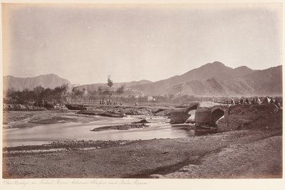De oude brug over de Kabul-rivier door John Burke