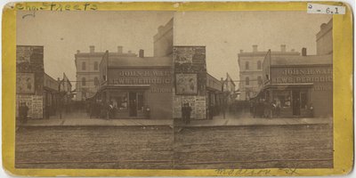Uitzicht op de John R. Walsh tijdschriftenwinkel aan Madison Street, Chicago met het postkantoor op de achtergrond, 1869 door John Carbutt