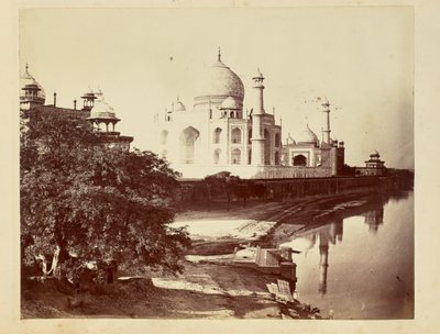 [Taj Mahal vanaf de oevers van de rivier Yamuna]. door John Edward Saché