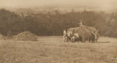 Loading Hay,1890-1900 (photo) door John G. Bullock