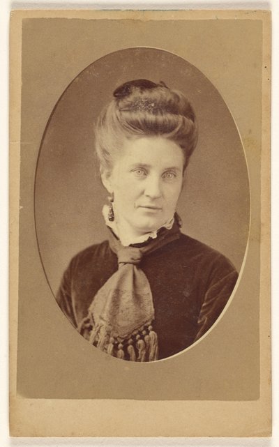 [Ongeïdentificeerde vrouw, gedrukt in quasi-ovale stijl]. door John James Abbott