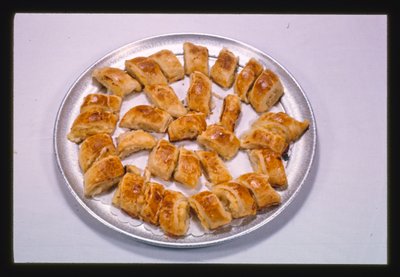 Knishes, aardappel en kaas, Menges Resort, Livingston Manor, New York, VS door John Margolies