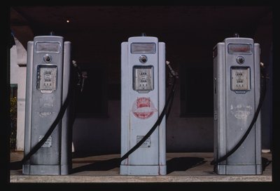 Olympic Gas Pumps, San Diego, Californië, Verenigde Staten door John Margolies