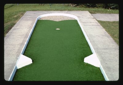 Pebble Trap Hole, Jekyll Island Mini Golf I, Jekyll Island, Georgia, Verenigde Staten door John Margolies