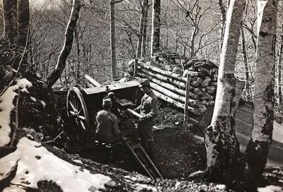 soldaten met kanon (zwart-wit foto) door Josef Zohles