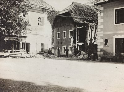 Album "Meine weltkriegs - Erinnerungen Zuid-West Front (Karinthië, Italië, Zuid-Tirol) 31/03/1915-12/11/1918 - Josef Zohles Wenen": plein met puin door Josef Zohles
