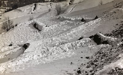 Album "Meine weltkriegs - Erinnerungen South-West Front (Karinthië, Italië, Zuid-Tirol) 31/03/1915-12/11/1918 - Josef Zohles Wenen": loopgraven in de sneeuw door Josef Zohles