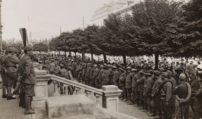 Album "Meine weltkriegs - Erinnerungen South-West Front (Karinthië, Italië, Zuid-Tirol) 31/03/1915-12/11/1918 - Josef Zohles Wien": soldaten met veel gevangenen door Josef Zohles