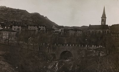 Album "Meine weltkriegs - Erinnerungen South-West Front (Karinthië, Italië, Zuid-Tirol) 31/03/1915-12/11/1918 - Josef Zohles Wien": uitzicht op een dorp in Carnia door Josef Zohles