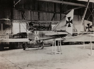 Album "Meine weltkriegs - Erinnerungen South-West Front (Karinthië, Italië, Zuid-Tirol) 31/03/1915-12/11/1918 - Josef Zohles Wien": Oostenrijkse luchtvaartmaatschappij door Josef Zohles