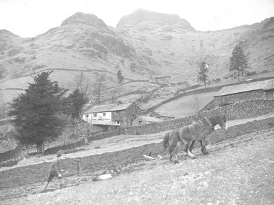 Twee paarden aan het ploegen met één landarbeider door Joseph Hardman