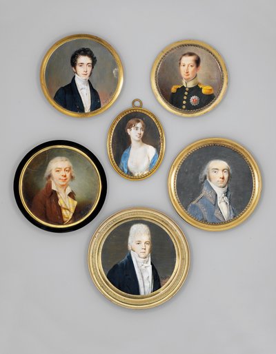 Een jonge officier in een donkergroene jas met een lichtgroene kraag en gouden epauletten, met de borstster van de Koninklijke Orde van Spanje door Joseph Marie Bouton
