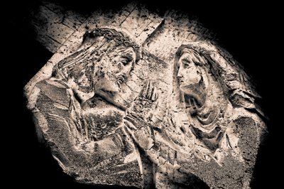 Jezus en Maria, uit de serie, Kruisweg 2015 (foto) door Joy Lions
