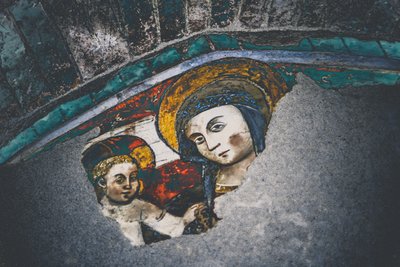 Madonna met kind, uit de serie, Maria en Jezus in Savonna, 2015 (foto) door Joy Lions