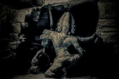 Who is this God that Rests in the Dark, 2016 (foto) door Joy Lions