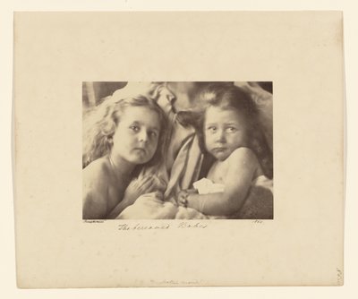 De rouwende Babes door Julia Margaret Cameron