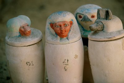 Canopische kruiken van Pakerdemamon met stoppen van de vier zonen van Horus, Hapy, Duamutef door Kenneth Garrett