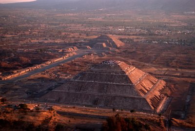 Teotihuacan; Piramide van de Maan; Piramides; Meso-Amerika; Mexico; Oude culturen. door Kenneth Garrett