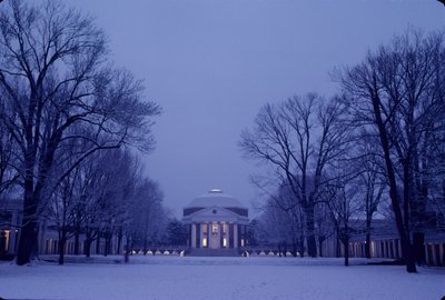 Universiteit van Virginia, Charlottesville, VA; Opgericht en ontworpen door Thomas Jefferson door Kenneth Garrett