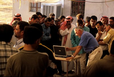 Urkesh, Hurrietenrijk, Syrië, 2400 v.Chr., Giorgio Buccellati deelt seizoensvondsten, 2004 door Kenneth Garrett