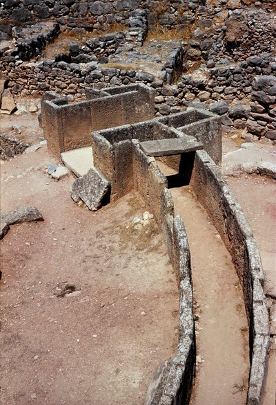 Luchtfoto van de eerste cirkel van graven (koninklijke begraafplaats) ontdekt door archeoloog Heinrich Schliemann: site van de oude stad Mycene, in de Peloponnesos door Late Helladic Period Mycenaean