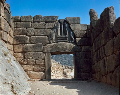 De Leeuwenpoort: site van de oude stad Mycene, in de Peloponnesos (1500-1100 v.Chr.) Griekenland door Late Helladic Period Mycenaean