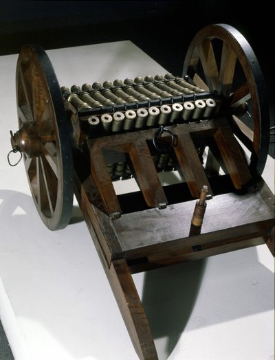 Kanon met 33 roterende lopen, model naar de tekening van Leonardo da Vinci. Museum voor Wetenschap en Technologie, Milaan door Leonardo da (after) Vinci