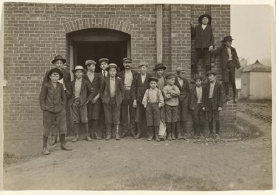 [Noon Hour, King Mfg. Co., Augusta, Georgia]. door Lewis W. Hine
