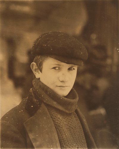 Hoofd krantenjongen, Utica, staat New York door Lewis Wickes Hine