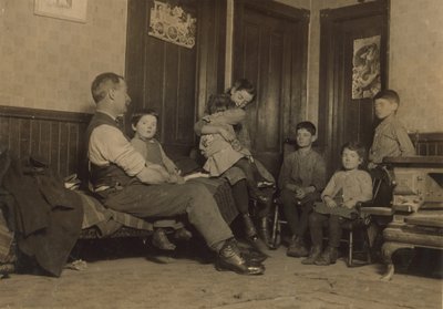 Huis van Alfred Benoit in New Bedford, Massachusetts, een kinderveger bij Bennett Mill en een van 11 kinderen, 1912 door Lewis Wickes Hine