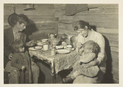Arm gezin op het platteland woont in een rookhok, Oklahoma, onder toezicht van het Rode Kruis door Lewis Wickes Hine