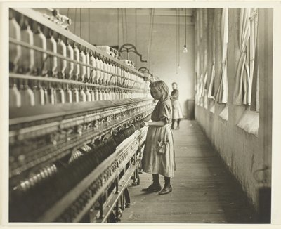 Sadie Pfeifer, een katoenspinner, Lancaster, South Carolina door Lewis Wickes Hine