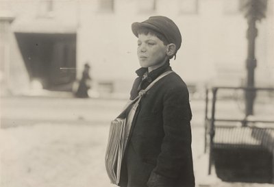 Tony Casale, Bologna, 11 jaar oud, verkoopt al 4 jaar kranten, Hartford..., maart 1909 door Lewis Wickes Hine