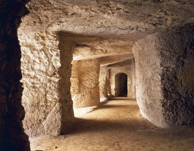Gang uitgehouwen in kalksteen in Euryalus Kasteel, 402-397 v.Chr., gebouwd voor defensieve doeleinden door Dionysius de Oudere, Syracuse, Italië, Oude Griekse beschaving, Magna Graecia, 5e-4e eeuw v.Chr. door Unbekannt Unbekannt