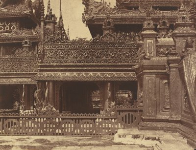 Amerapoora: Een ander deel van het balkon van Kyoung nr. 86 door Linnaeus Tripe
