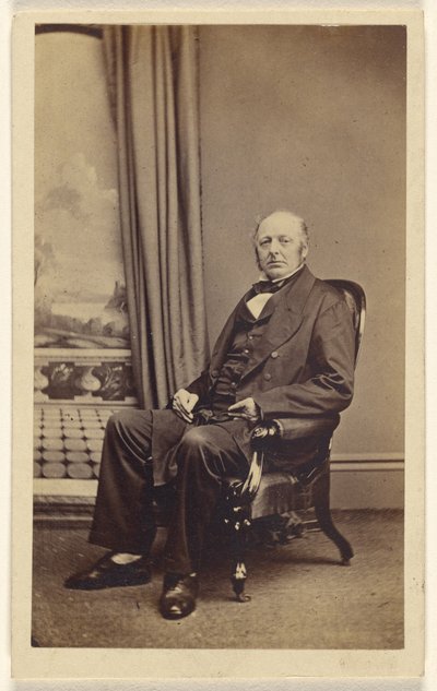 [Ongeïdentificeerde man van middelbare leeftijd, zittend]. door Lloyd and Jefferson